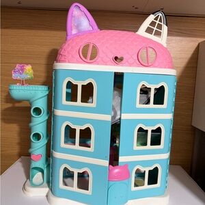 Gabby's Dollhouse, 25” tall , little girls play doll house , pink , few toys too